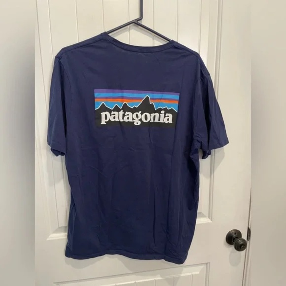 Classic Patagonia T Shirt – navy blue unisex large casual cut sustainable